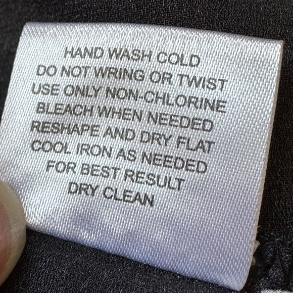 Pink Rose Black & White Cap Sleeves. Light Summer Blouse   SZ M - Picture 8 of 10